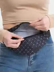 Черный поясная женская сумка "Маус", 32 х 15 см