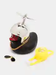 Серебряный крутая утка в шлеме с пропеллером