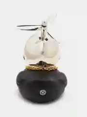 Серебряный крутая утка в шлеме с пропеллером