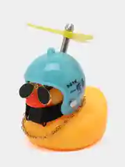 Ледяной утка в шлеме в машину