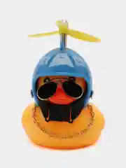 Бронзовый утка в шлеме в машину