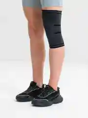 Черный наколенник эластичный