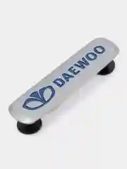 Комплект шильдиков металлических с эмблемой авто "DAEWOO" и 4 винтовыми креплениями (Пара)