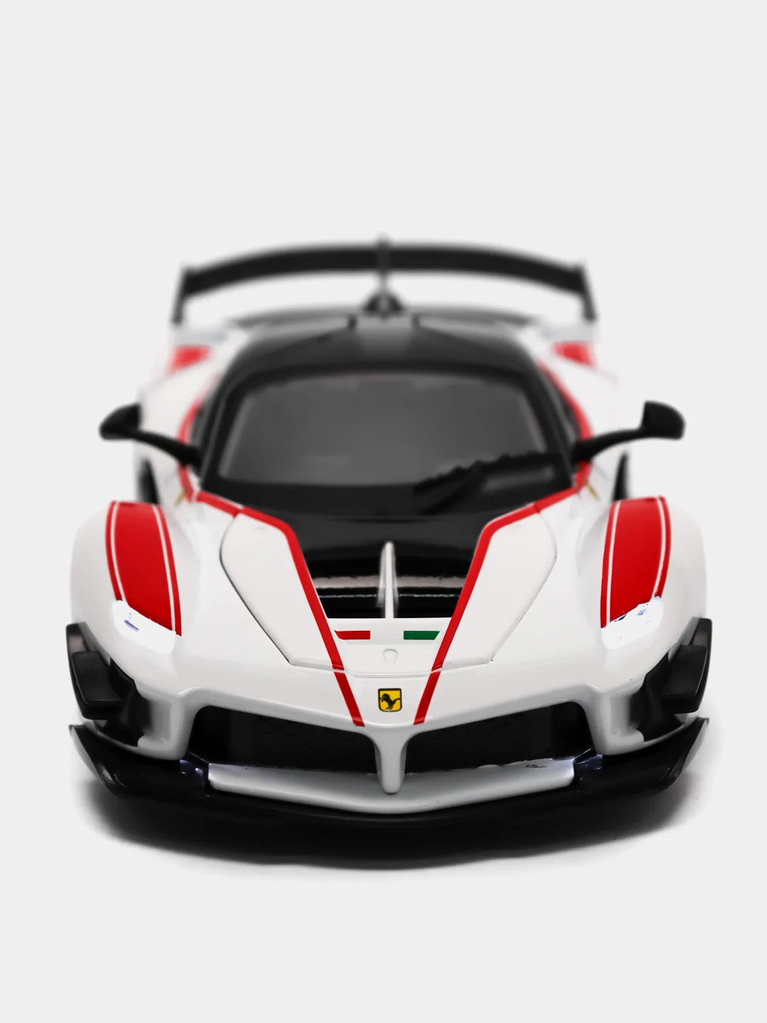 Белый металлическая машинка "Ferrari FXXK", 1:24, 53522-23A