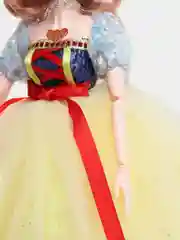 Желтый большая шарнирная кукла, поющая, 60 см