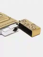 Белый зажигалка газовая Hammer БТР, многоразовая
