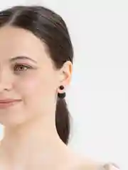 Черный серьги пусеты