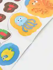 Оранжевый книга с наклейками и заданиями про животных