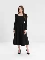 Черный платье длины миди с буфами