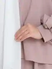 Белый берет с шифоновым хиджабом