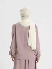 Бежевый берет с шифоновым хиджабом