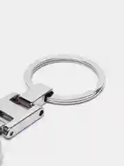 Желтый брелоки с марками авто