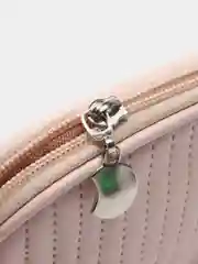 Розовый косметичка