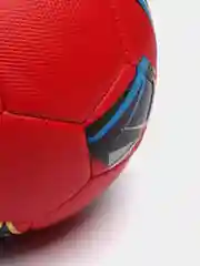 Бордовый футбольный мяч