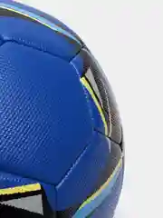 Вишнёвый футбольный мяч