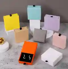 Подарочная коробочка для украшений и колец
