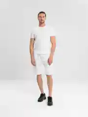 Белый спортивный костюм, мужской: футболка и шорты