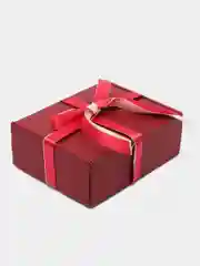Фуксия картонная черная подарочная коробка с бумажным наполнителем, крафт