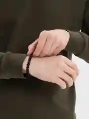 Угольный браслет мужской