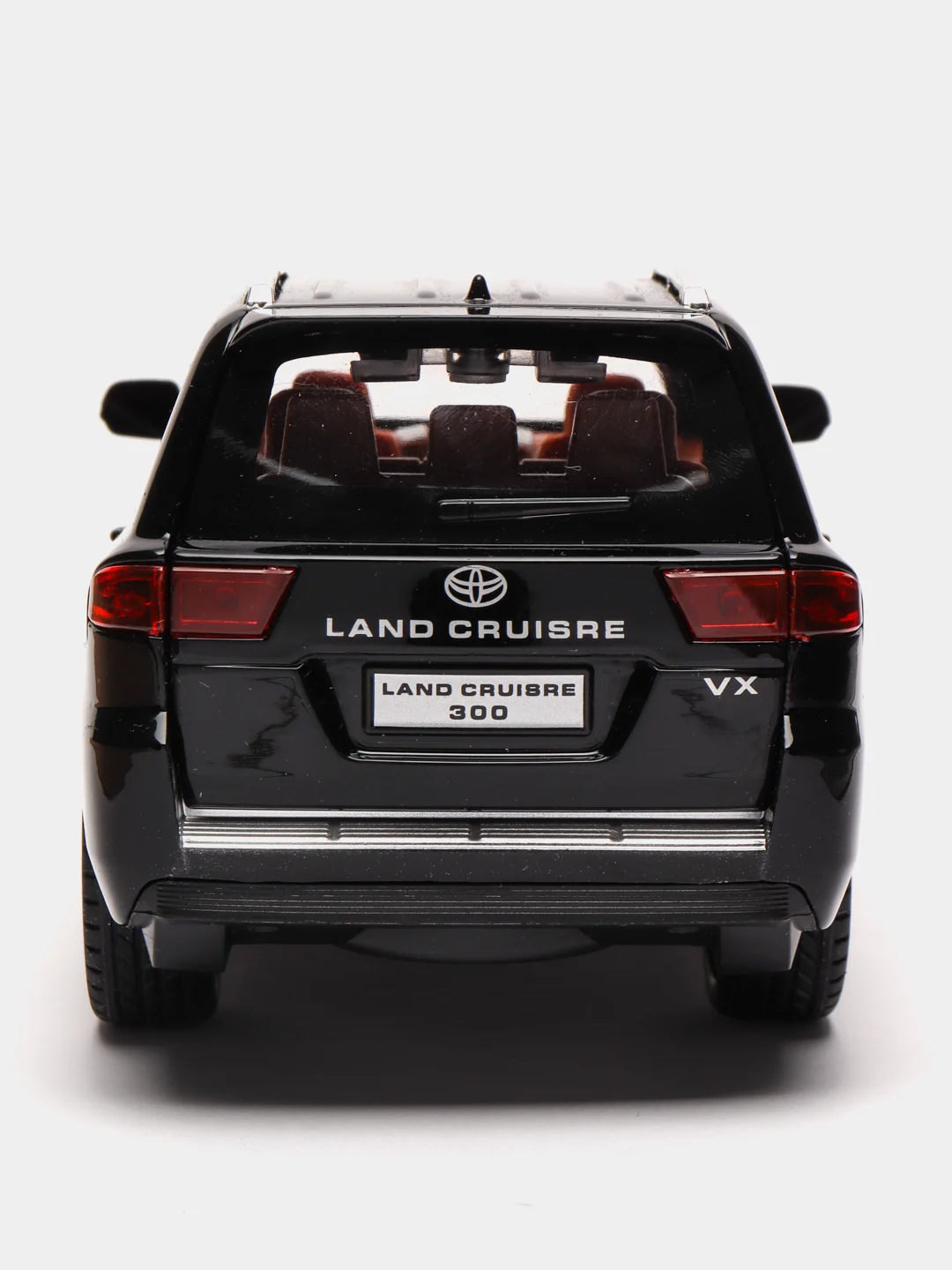 Красный модель автомобиля Toyota Land Cruiser 300