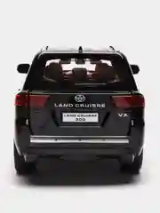 Красный модель автомобиля Toyota Land Cruiser 300