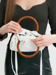 Белый сумка женская, с круглой ручкой