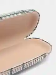 Мятный футляр для очков