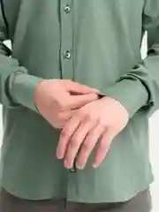 Зеленый рубашка мужская, с длинном рукавом