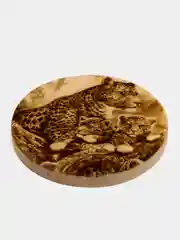 Карамельный доска разделочная деревянная из массива кедра, круглая, малая 18x18х2,2 см