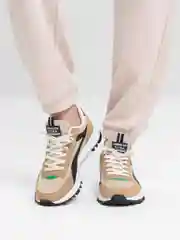 Бежевый кроссовки мужские