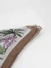 Бежевый женский платок на голову