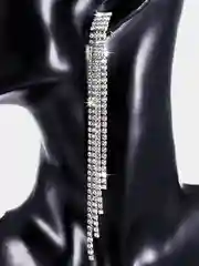 Серебряный длинные вечерние серьги, со стразами