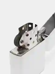Белый зажигалка бензиновая в стиле "Zippo" с лазерной гравировкой
