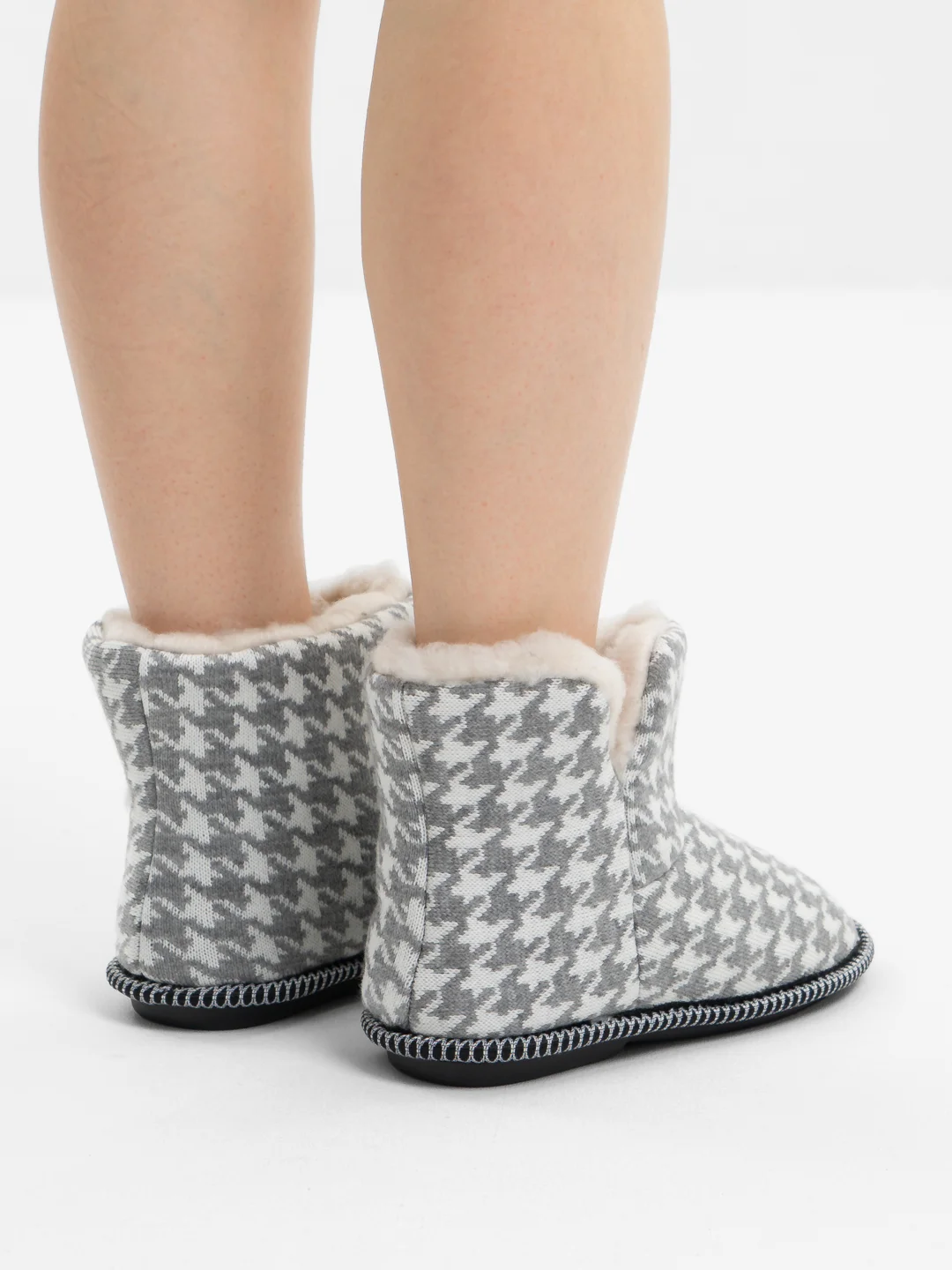 Белый чуни-тапочки домашние утепленные Soft Slippers "Вязанка" на подошве ЭВА