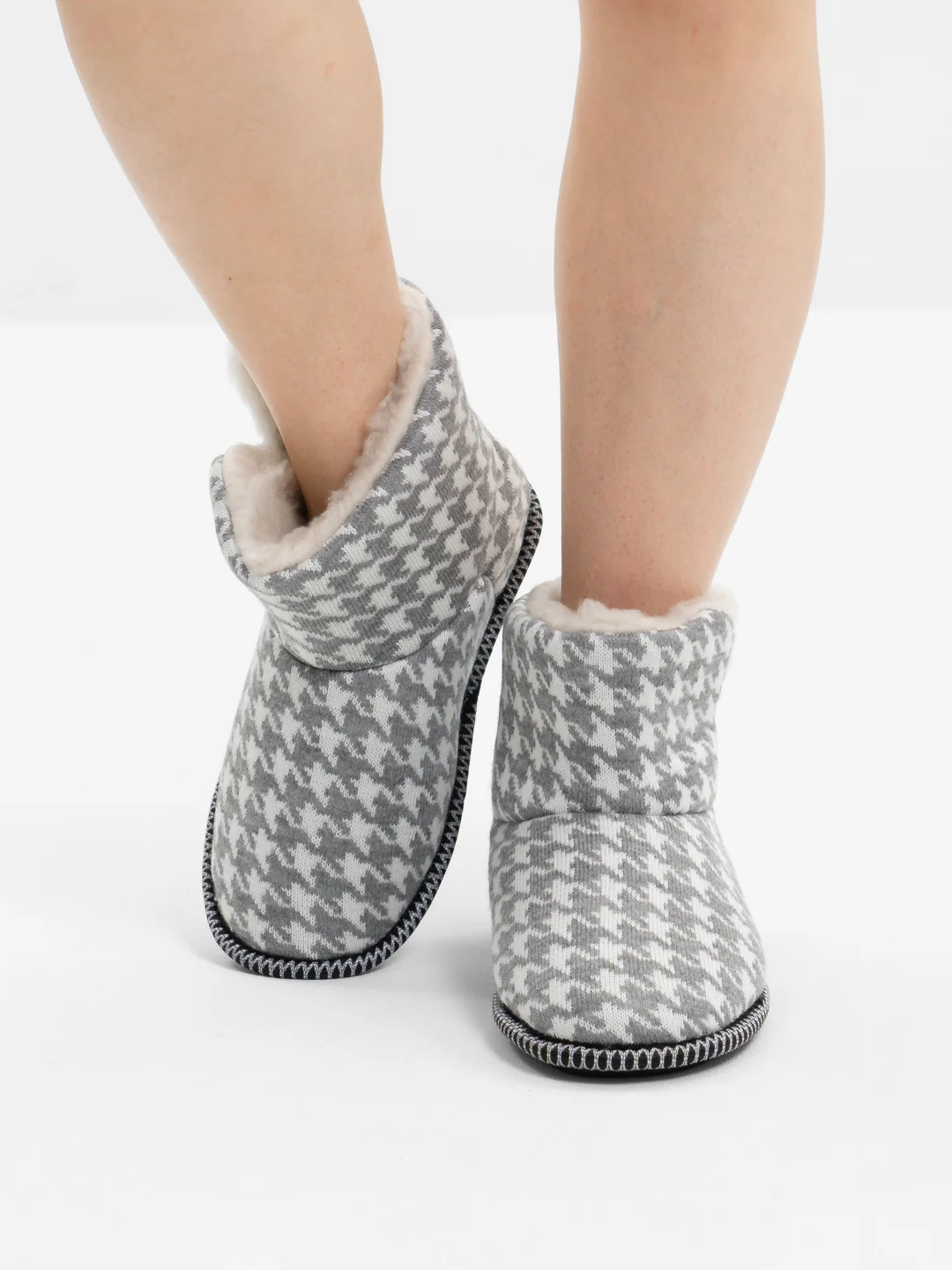 Белый чуни-тапочки домашние утепленные Soft Slippers "Вязанка" на подошве ЭВА