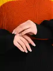 Красный свитер женский