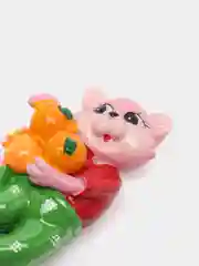 Розовый магнит декоративный "Кошки", из полистоуна, 50 х 75 мм