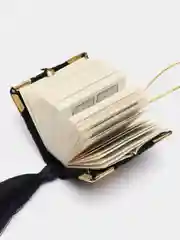 Черный подвеска книга КОРАН.
