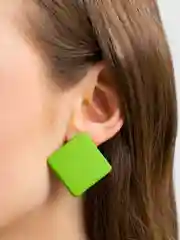 Зеленый квадратные серьги, цветные, матовые / Женские серьги