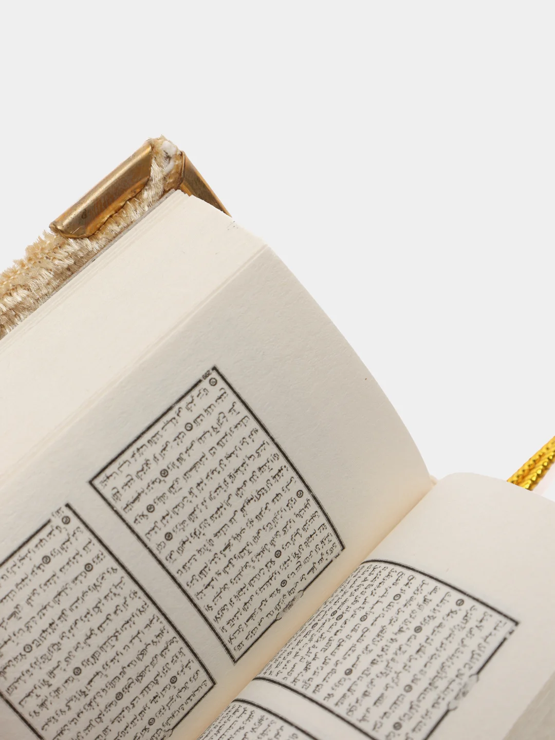 Золотой подвеска книга КОРАН.