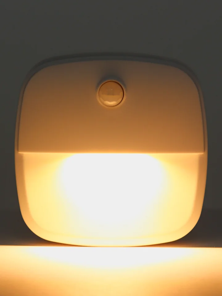Светильник с датчиком движения и освещенности 3LED 0,5W 3м , IP20, 75*75*27mm,41881