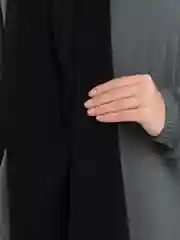 Черный берет с шифоновым хиджабом