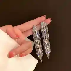 Белый серьги женские длинные со стразами