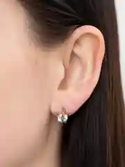Бежевый серьги-гвоздики, с фианитами, 18К