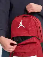 Красный рюкзак спортивный