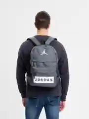 Серый рюкзак спортивный