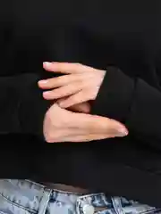 Черный свитшот женский, укороченный
