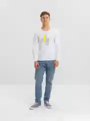 Белый футболка с длинными рукавами