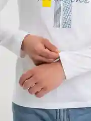Белый футболка с длинными рукавами