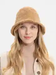 Бежевый панама на весну